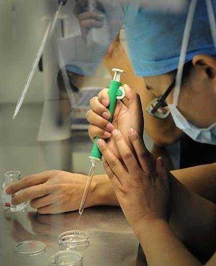 自己的胚胎想找人代怀,揭秘试管婴儿取卵抽精全过程